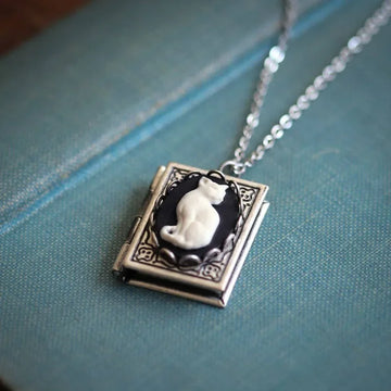Gothic Cat Cameo Pendant Necklaces for Women Vintage Grimoire Creative